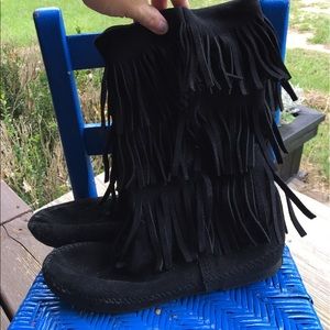 Size 8 black Minnetonka boots
