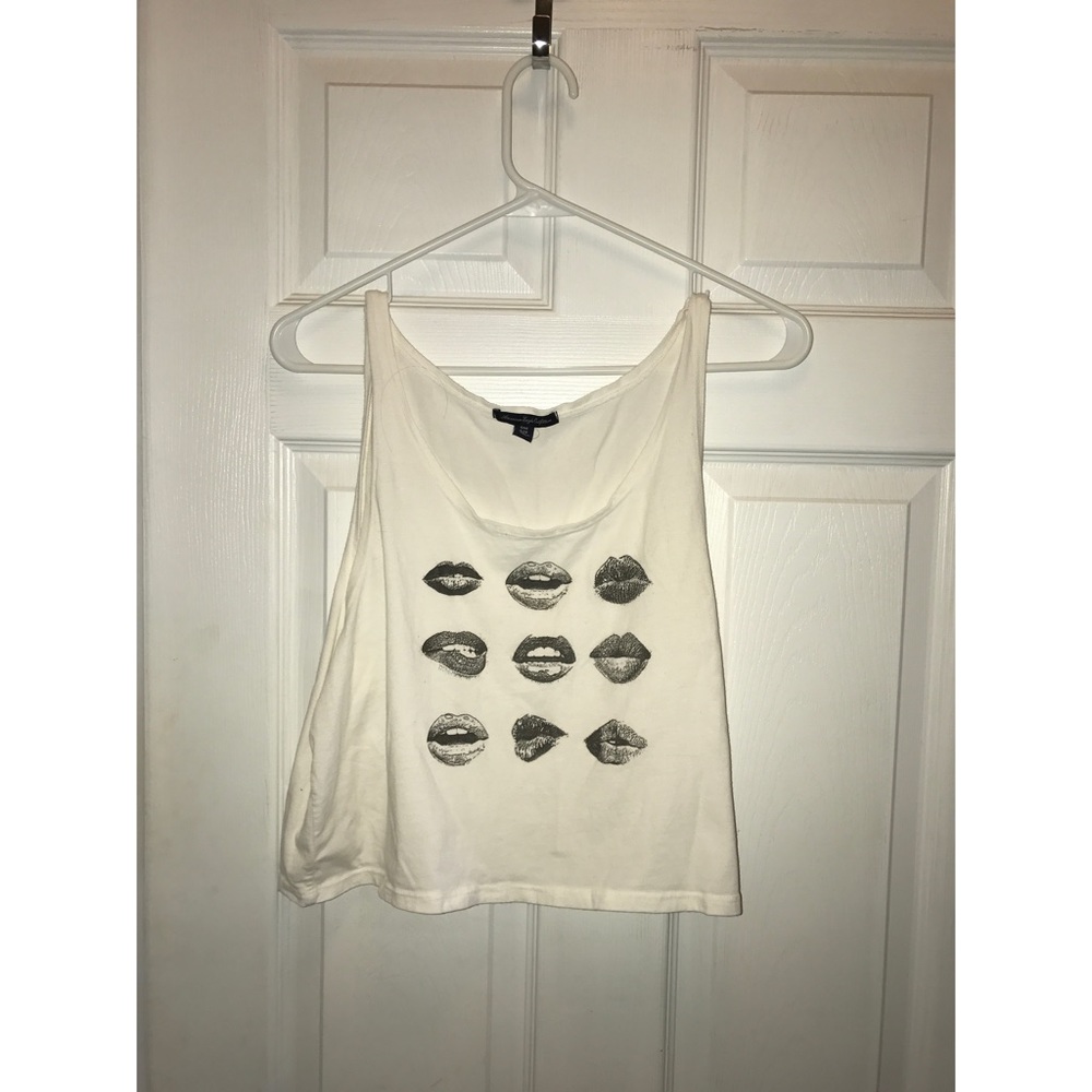 White cropped lip shirt