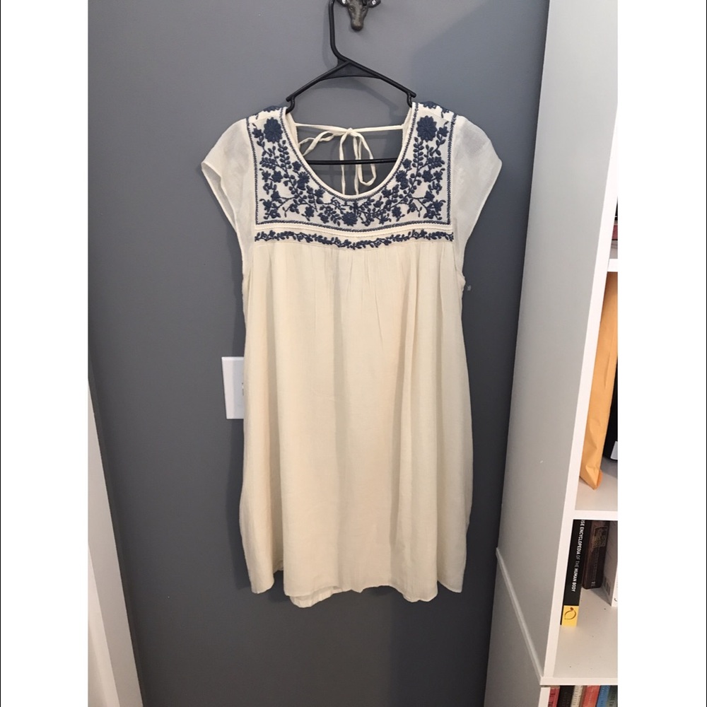 Embroidered AE dress NWT 👛👛👛