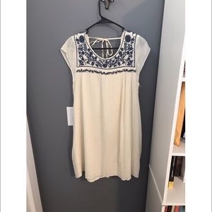 Embroidered AE dress NWT 👛👛👛
