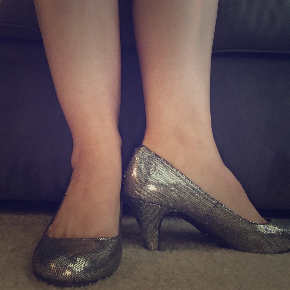 Fantastic Sparkly Silver Heels!