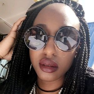 Meet your Posher, Andrea