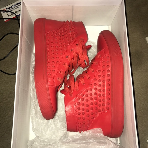 I am selling my Steve Madden shoes main image 4