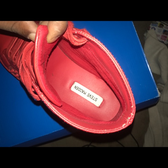 I am selling my Steve Madden shoes