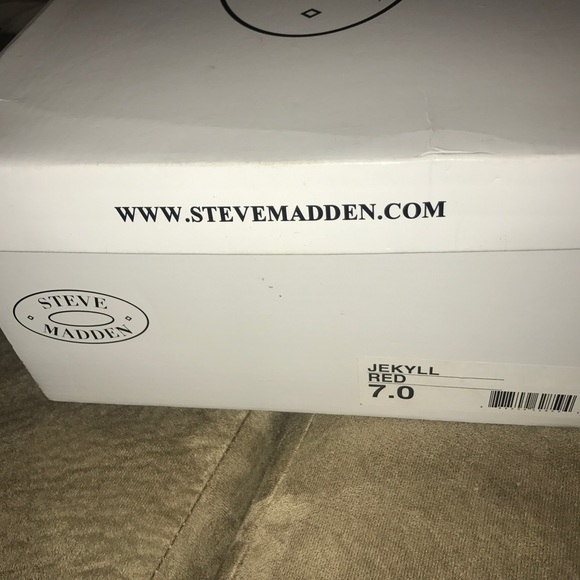 I am selling my Steve Madden shoes
