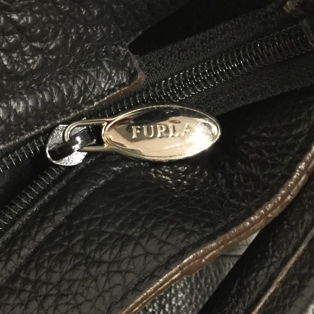 SOLD‼️⚡️LARGE FURLA ⚡️ - Picture 2 of 8