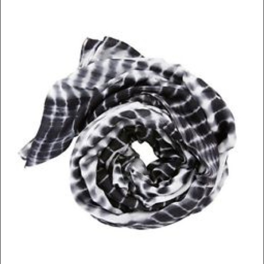 Michael Stars Alligator B&W Tie Dye Ruana