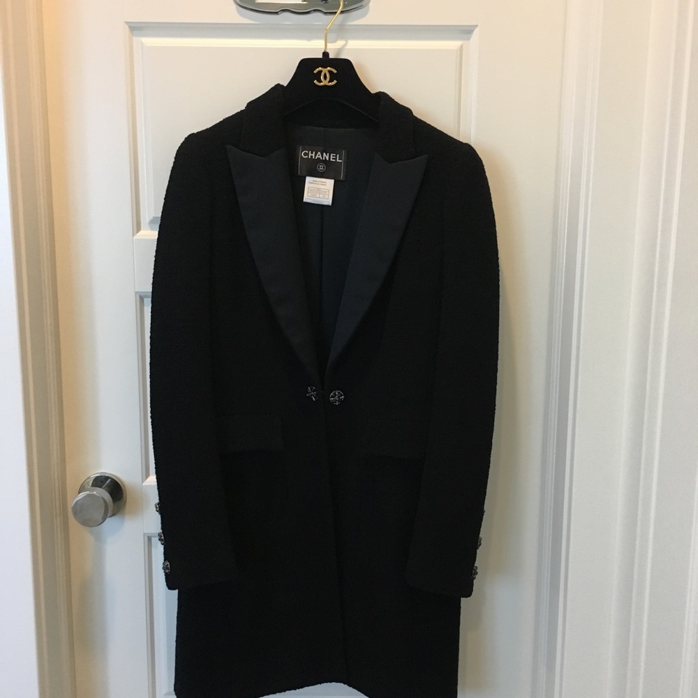 Sold on 💔The Real Real 🖤CHANEL TUXEDO COAT.🖤⭐️ - Picture 3 of 8
