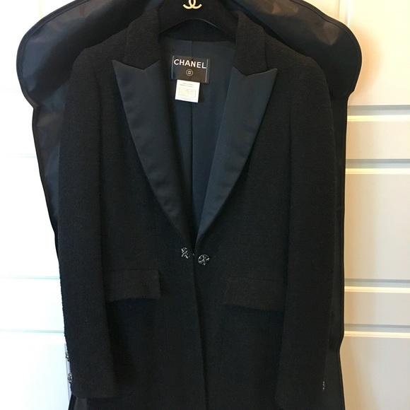 Sold on πThe Real Real π€CHANEL TUXEDO COAT.π€βοΈ - Picture 7 of 8