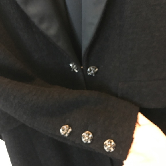 Sold on πThe Real Real π€CHANEL TUXEDO COAT.π€βοΈ - Picture 8 of 8