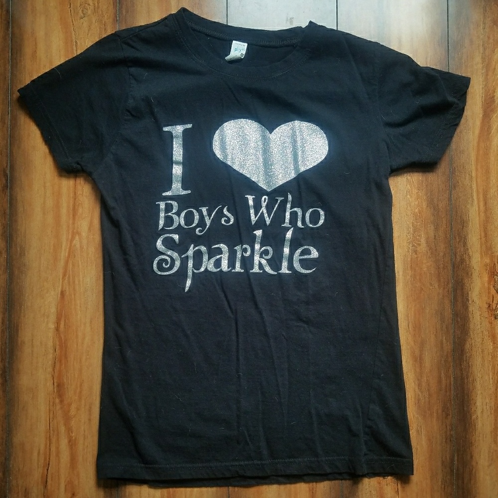 "I heart (love) boys who sparkle" Twilight shirt