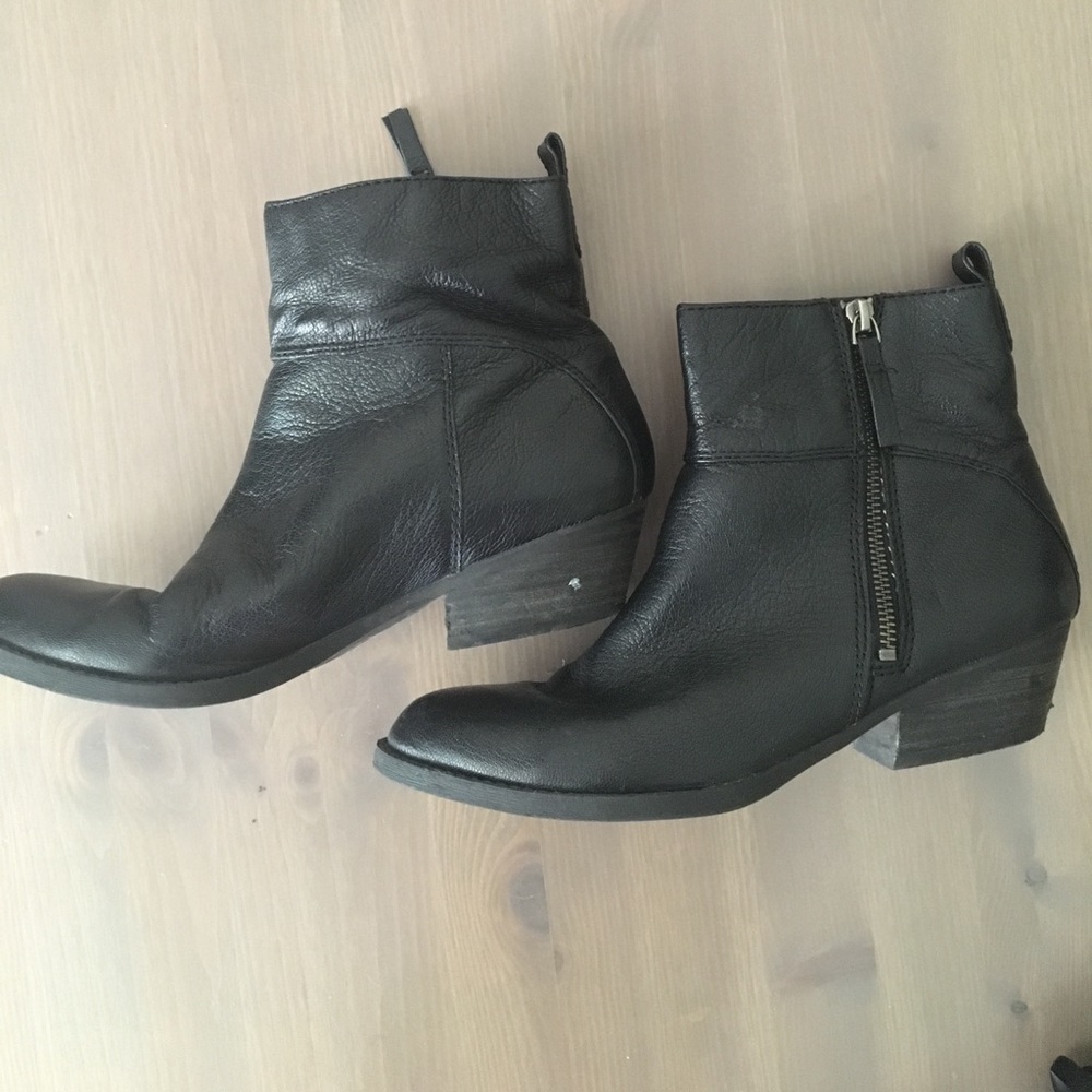 Nine West black leather ankle booties