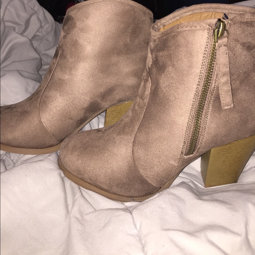 Heeled booties
