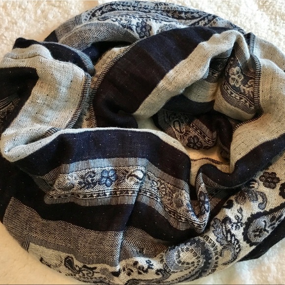 Thick knit navy paisley floral infinity scarf - Picture 1 of 2