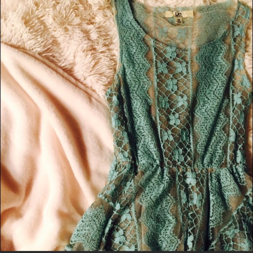 Cute lace light green top