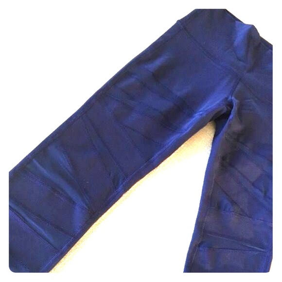 Lululemon Navy Blue Mesh Yoga Pant - Picture 3 of 4