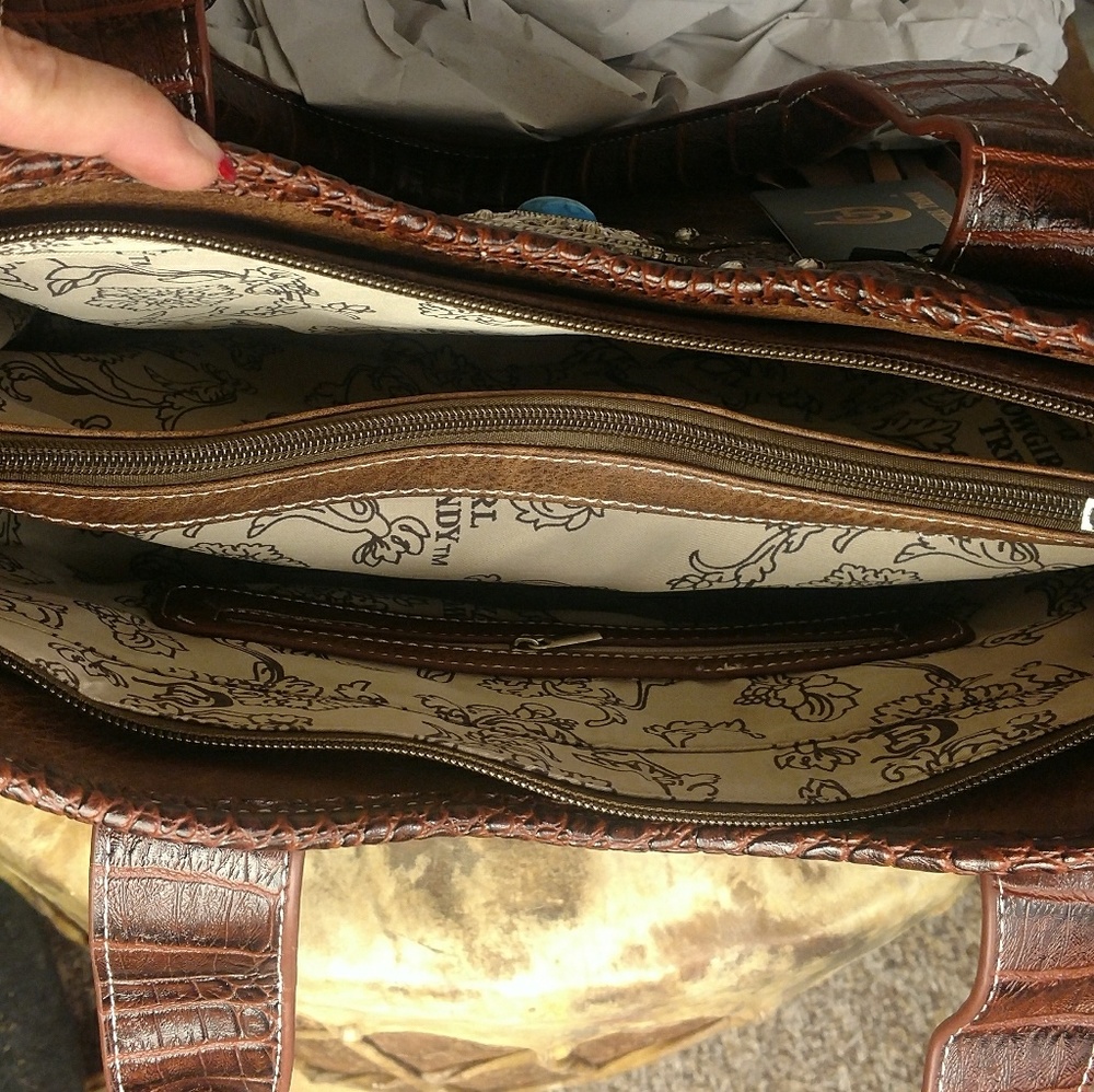 LAST ONE!! Concealed Carry Fringe Brown Purse - Picture 3 of 3