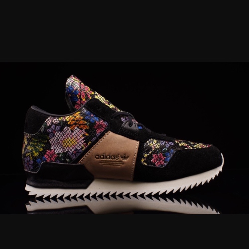Adidas ZX 700 Remastered