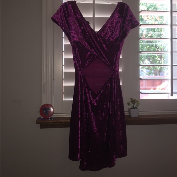 VELVET MAGENTA DRESS - Picture 2 of 3