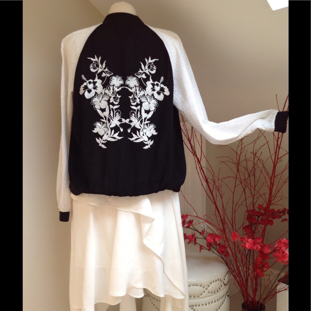 🎉HP🎉✨Stylestalker B/W Floral Embroidery Jacket✨