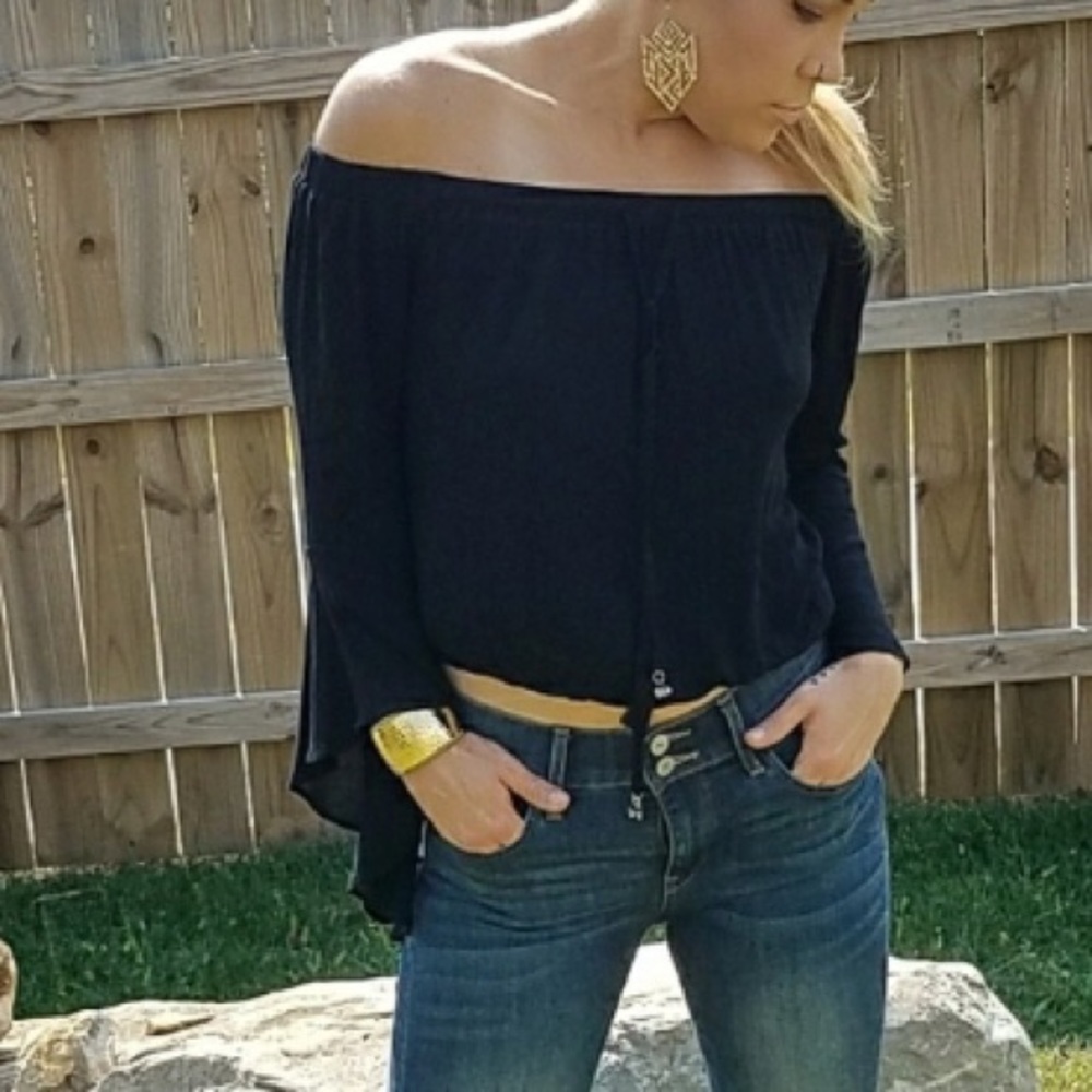 Essue Off the Shoulder Top