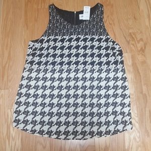 Cute broken check top in black and white