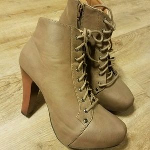 Chunky heel side zip boots