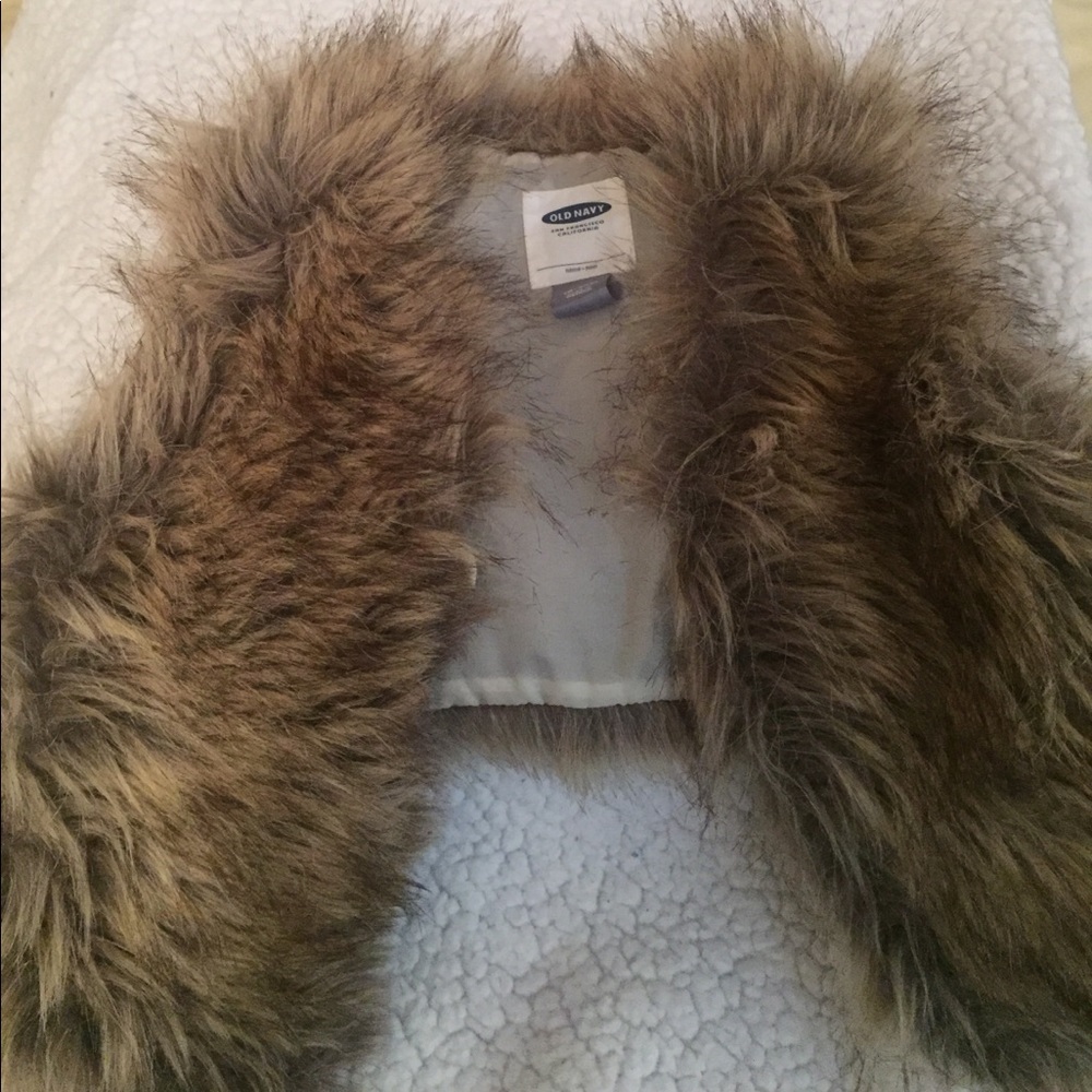 Old Navy faux fur vest 👧🏻