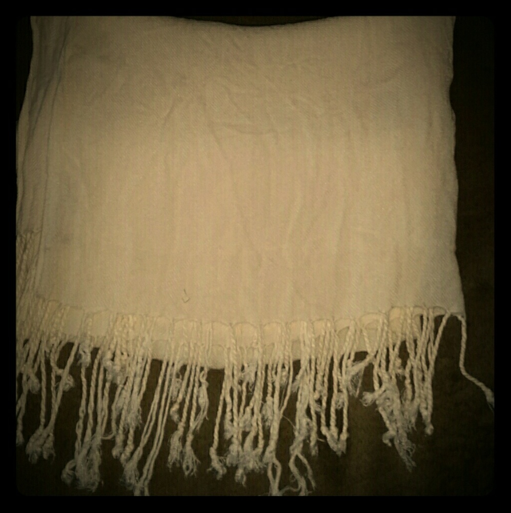 Ashley Cooper 100% Viscose Scarf/Shawl