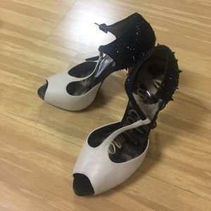 Sam Edelman Scarlett Heels in Ivory Black