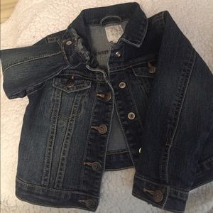Toddler jean jacket 👣👧🏻