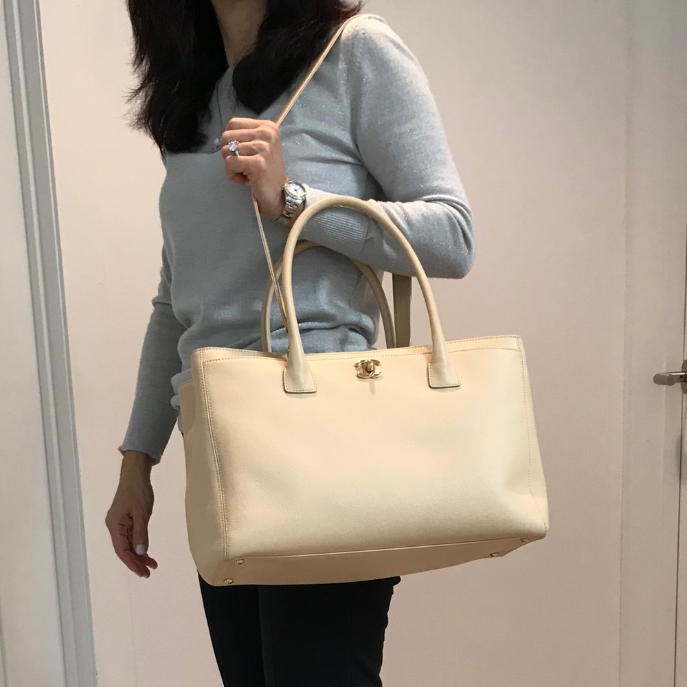 ❌ Chanel Calfskin Executive Cerf Tote Shoulder Bag - Picture 4 of 7
