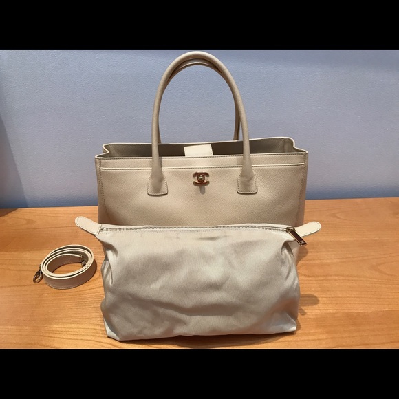 ❌ Chanel Calfskin Executive Cerf Tote Shoulder Bag - Picture 2 of 7