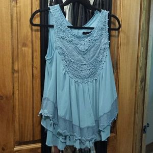 🎄Crochet detail tank top size medium