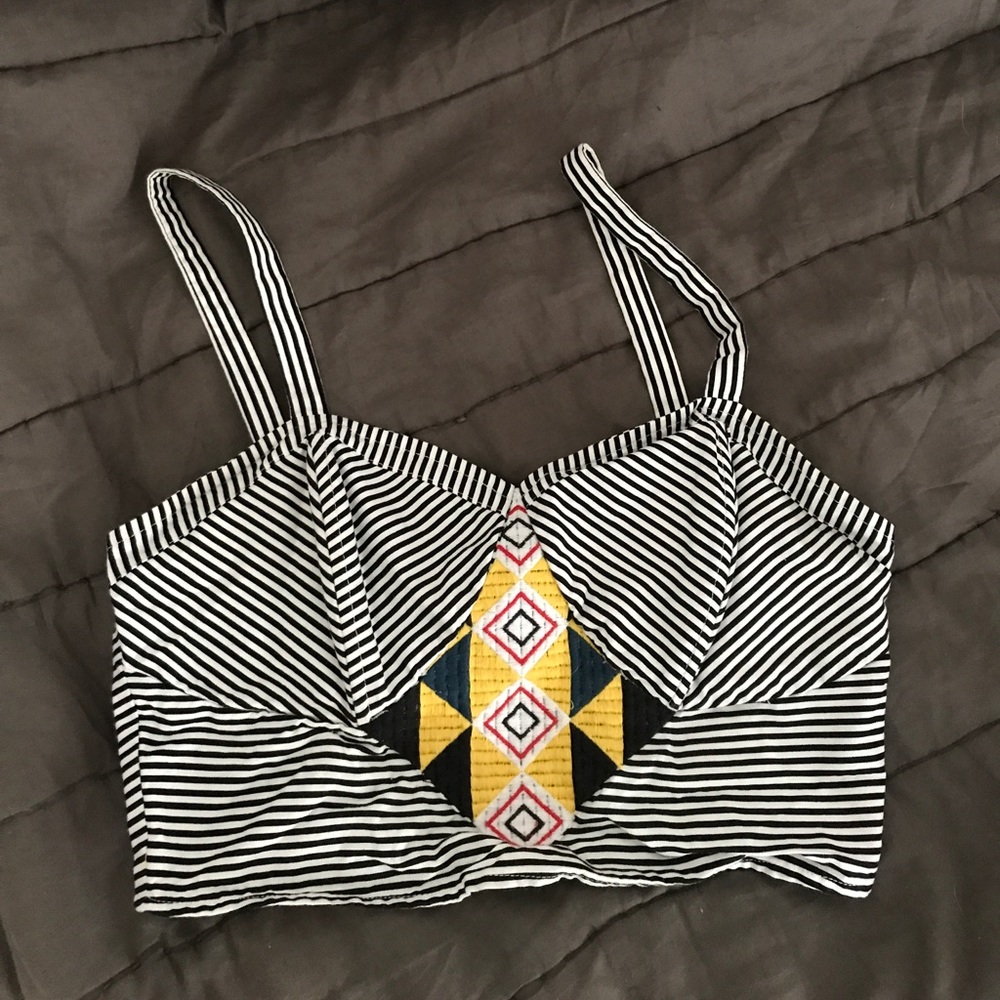 Adorable tribal pattern crop top xs