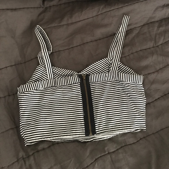 Adorable tribal pattern crop top xs - Picture 2 of 3