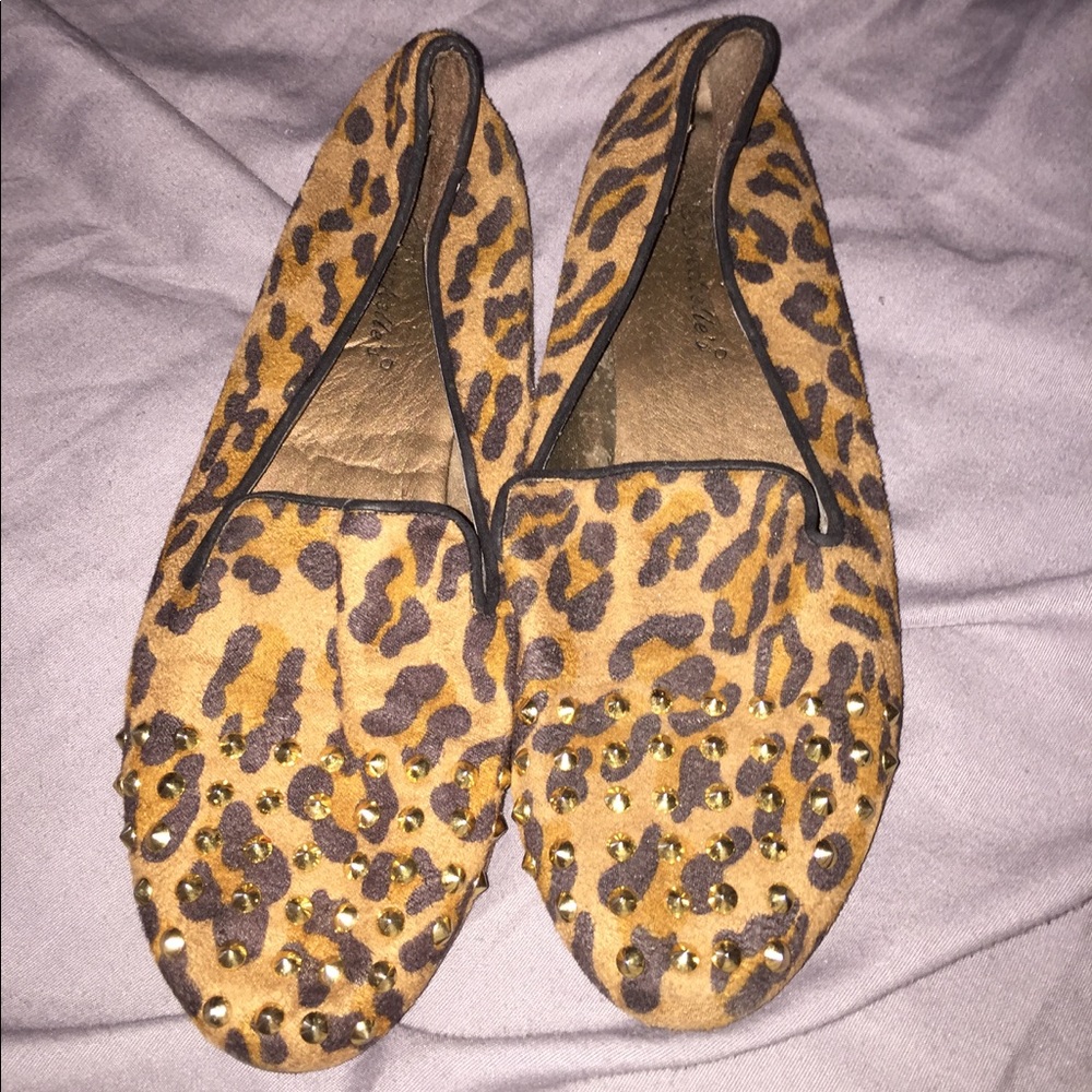 Flat shoes with stones