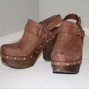 Dr. Scholl's Tan Wedge Clog