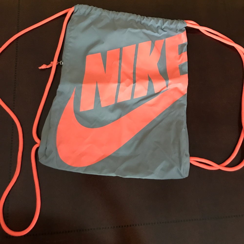 Nike drawstring bag