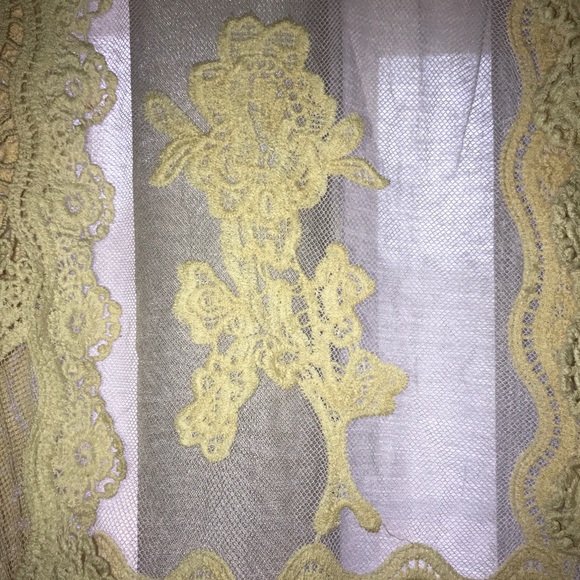 🎀 Lace Vest 🎀 - Picture 2 of 3