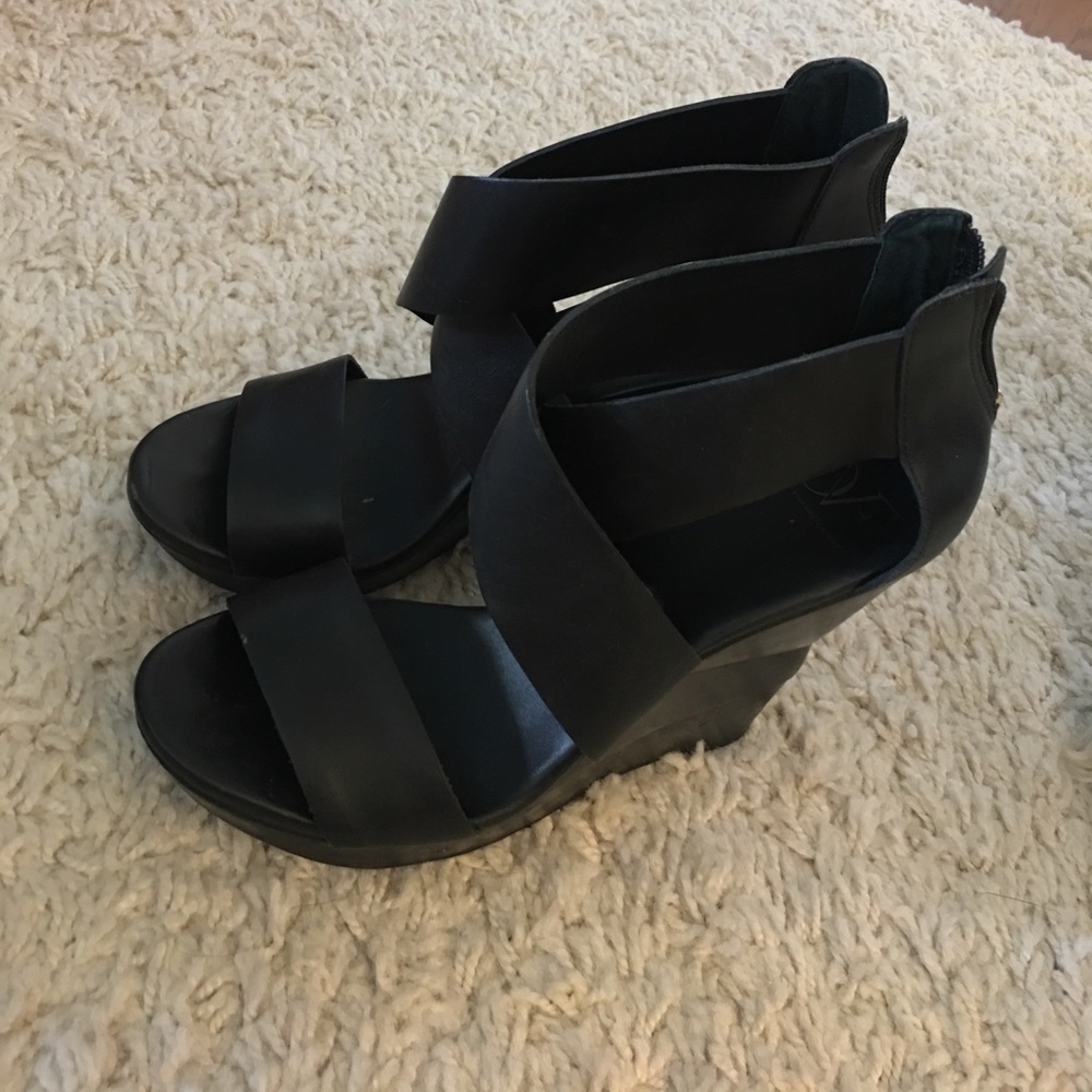 Diane Von Furstenberg DVF black "Opal" wedges