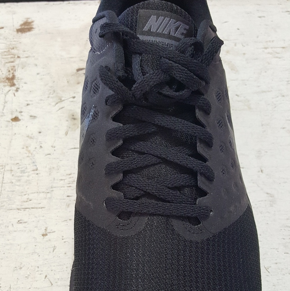 Nike Downshifter 7 men's running shoes.