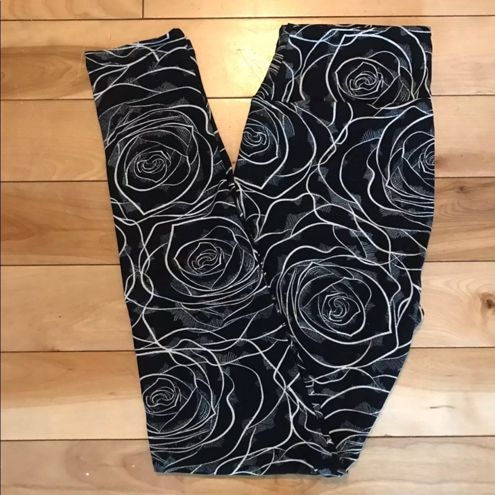 BRAND NEW! Lularoe Unicorn OS Black Rose leggings