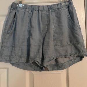 Lilla P chambray shorts size M