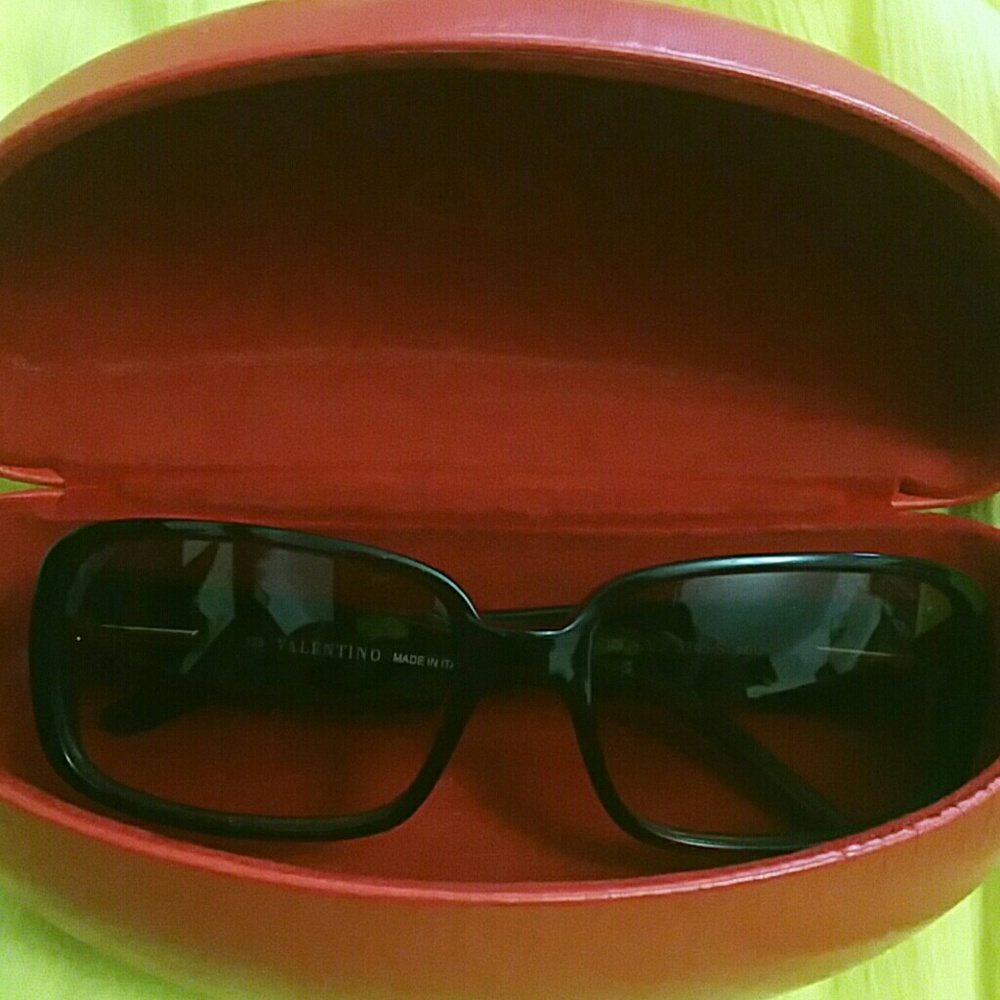 NWOT -Authentic Valentino Sunglasses made in Italy - Picture 2 of 8