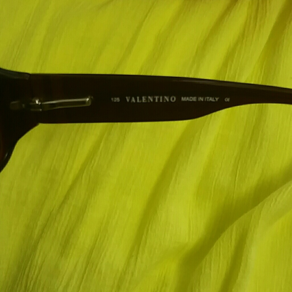 NWOT -Authentic Valentino Sunglasses made in Italy - Picture 4 of 8