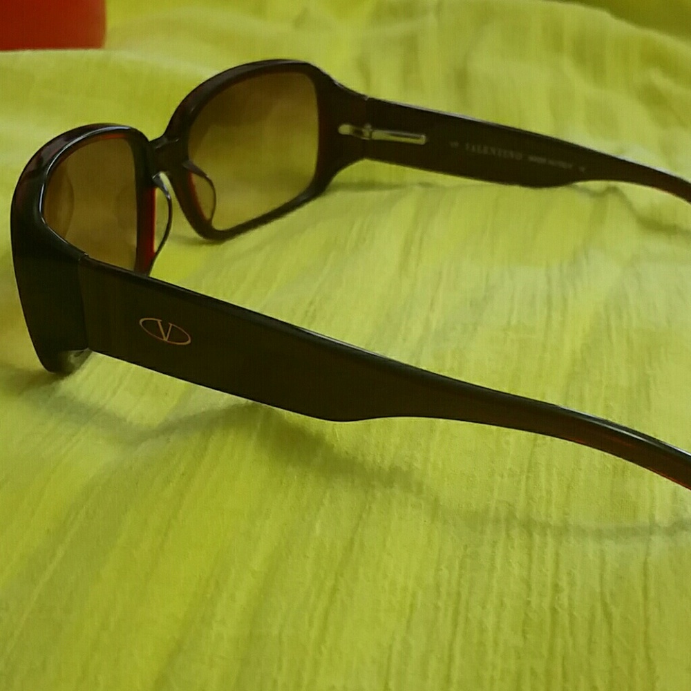 NWOT -Authentic Valentino Sunglasses made in Italy - Picture 5 of 8