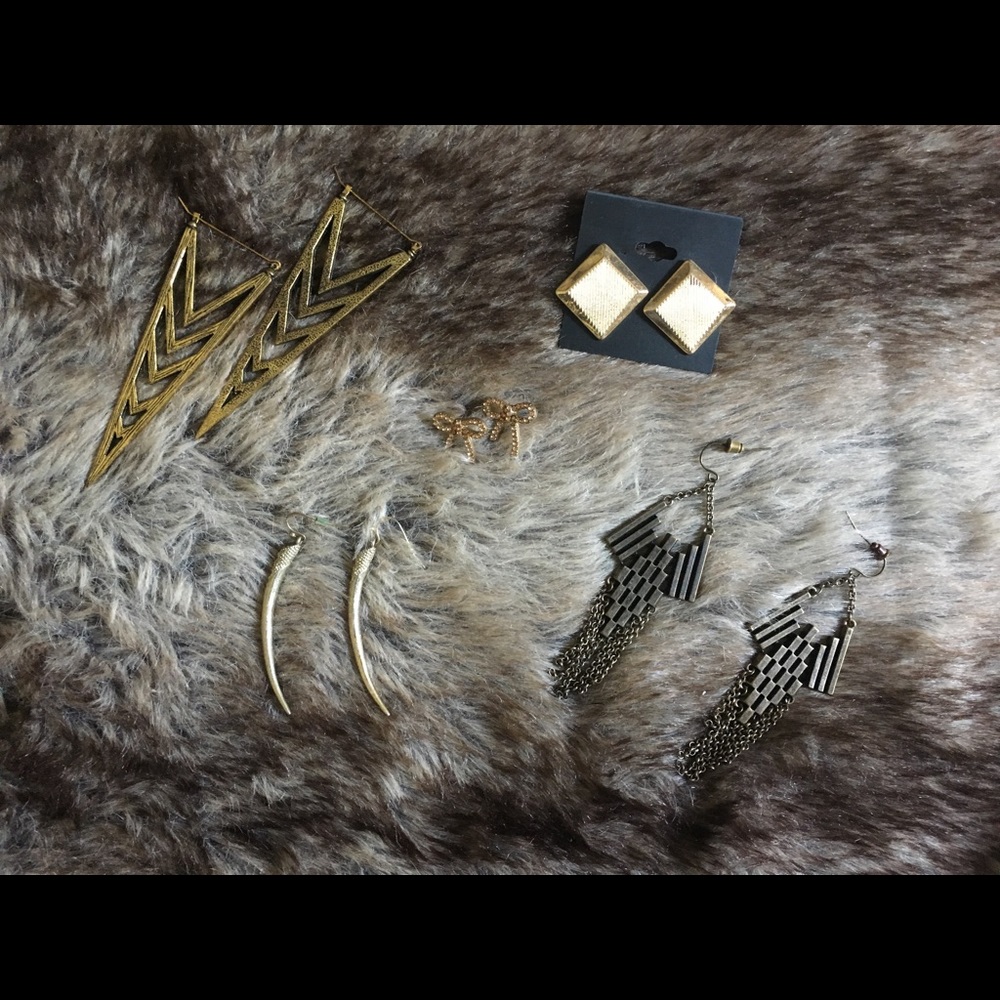 Bundle of earrings