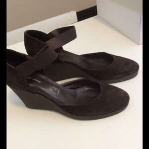 DKNY Brown suede wedges