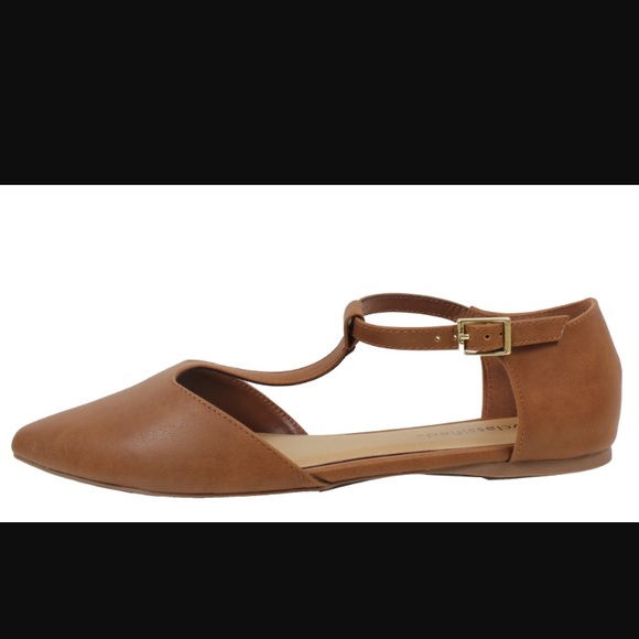 Last Pair! Tan T-Strap Pointed Toe in Faux Leather - Picture 3 of 4